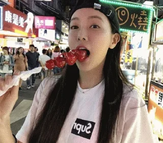 [sticker](media:AAQFAAO_BgAC-XEQCIJKlPSOYtMwIgT4MgAEAQAHbQAD0QwAAhYE@telegram)